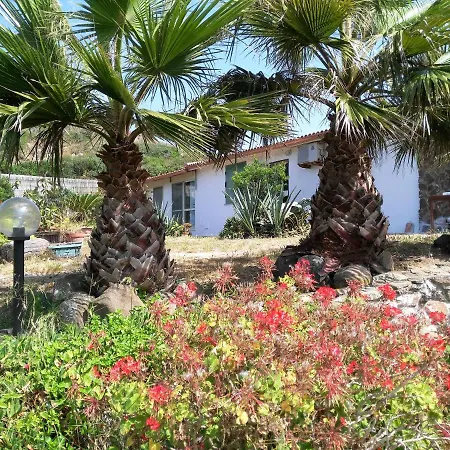 Glamping Semaforo Capo Sperone ベッド・アンド・ブレックファスト SantʼAntìoco