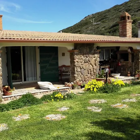 Glamping Semaforo Capo Sperone ベッド・アンド・ブレックファスト 4*