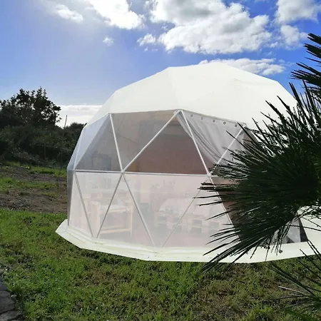 Glamping Semaforo Capo Sperone ベッド・アンド・ブレックファスト SantʼAntìoco