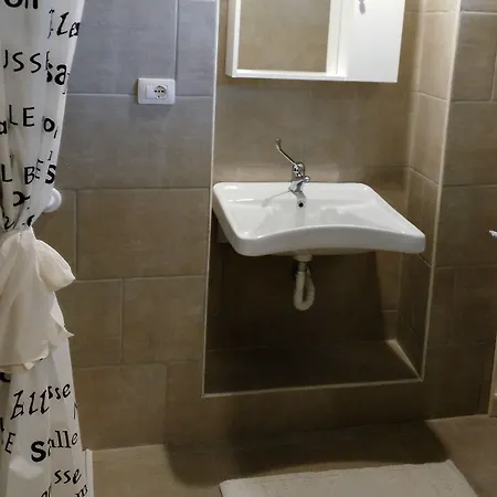 Glamping Semaforo Capo Sperone ベッド・アンド・ブレックファスト SantʼAntìoco