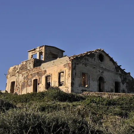 Glamping Semaforo Capo Sperone 4* SantʼAntìoco